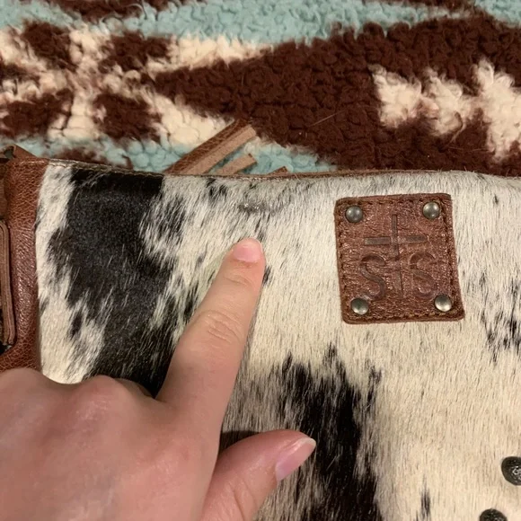 STS Ranchwear Cowhide Crossbody - Picture 10 of 11
